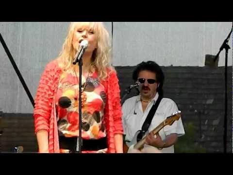 Neoton Familia - Szép nyári nap / Deáki 2012