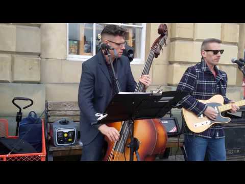 Moonshiners Street Entertainers Duo - Newark Market