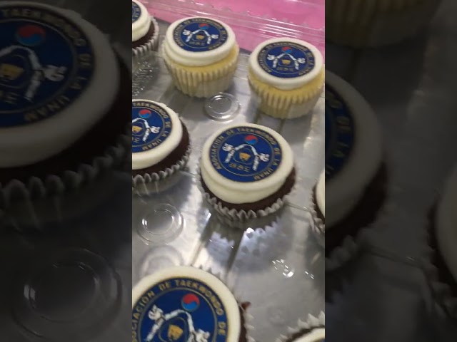 Vídeo relacionado con Arthsdite 1 decoración para tartas de karate, temática de Taekwondo, Kung Fu Sport Cake Topper, Karate Happy Birthday Party Supplies Sparkling Party Decor