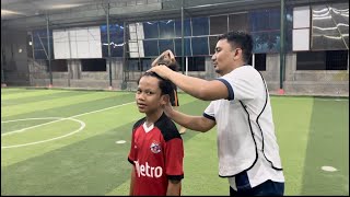 Download lagu KESERUAN FAREL PRAYOGA BERMAIN FUTSAL DENGAN RAMBUT KUNCUNG NYA mp3