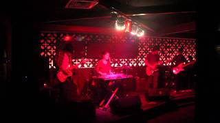 Team.Radio @ UK Pub - Before I'm Done (Toro y Moi cover)