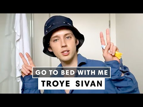 トロイ・シヴァンの#StayHome Nighttime Skincare Routine｜Go To Bed With Me｜Harper's BAZAAR (Troye Sivan's #StayHome Nighttime Skincare Routine | Go To Bed With Me | Harper's BAZAAR)