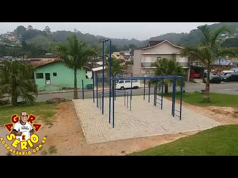 Prefeitura planta árvores retiradas da Avenida Tancredo de Almeida Neves na Praça do Rotary