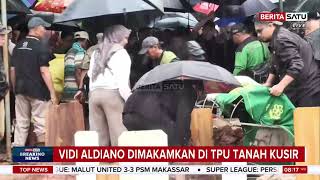 Download lagu Diguyur Hujan Lebat, Seratusan Pelayat Iringi Prosesi Pemakaman Vidi Aldiano mp3