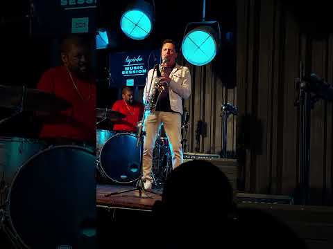 Ckallebe Mendes - Solo em "Best Part"