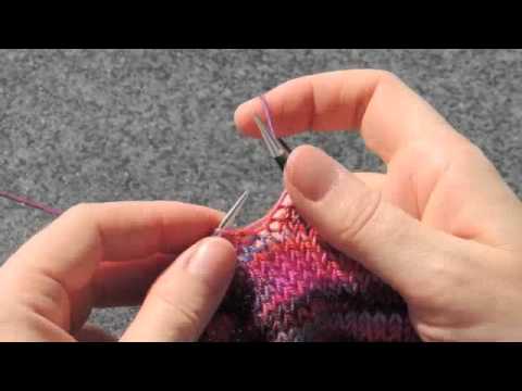 Stricken - Fadenführung rechts / english knitting