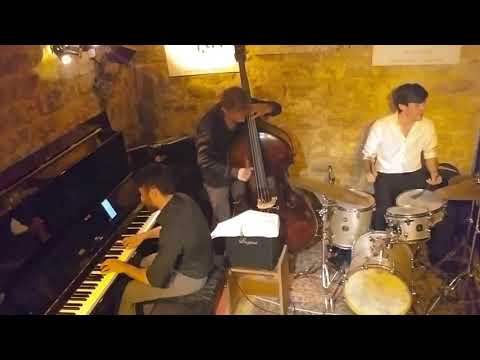 Nigerian Market place (Oscar Peterson) acoustic, live at 38 riv. 10/09/2020 Paris, France.