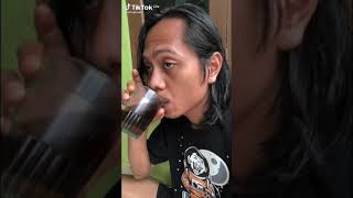 Download lagu Bang Baud Daglog ngopi #short #shorts #shortsvideo #shortvideo mp3