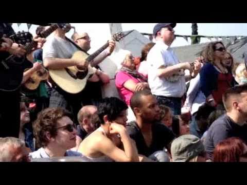 Billy Bragg - Daydream Believer - Live Big Busk Royal Festival Hall London 2011