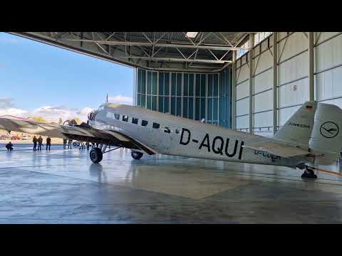 Ju 52 D-AQUI's erster Rollout nach Montagesets durch Quax Flieger Verein und Quax Technik GmbH