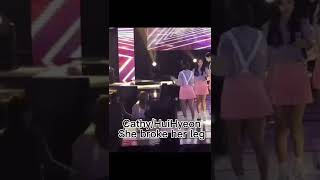 Download lagu K-pop Idols falling On/Off Stage #hyuna #bora #iu mp3