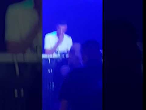 Rapper Boef heeft ruzie bij het podium?