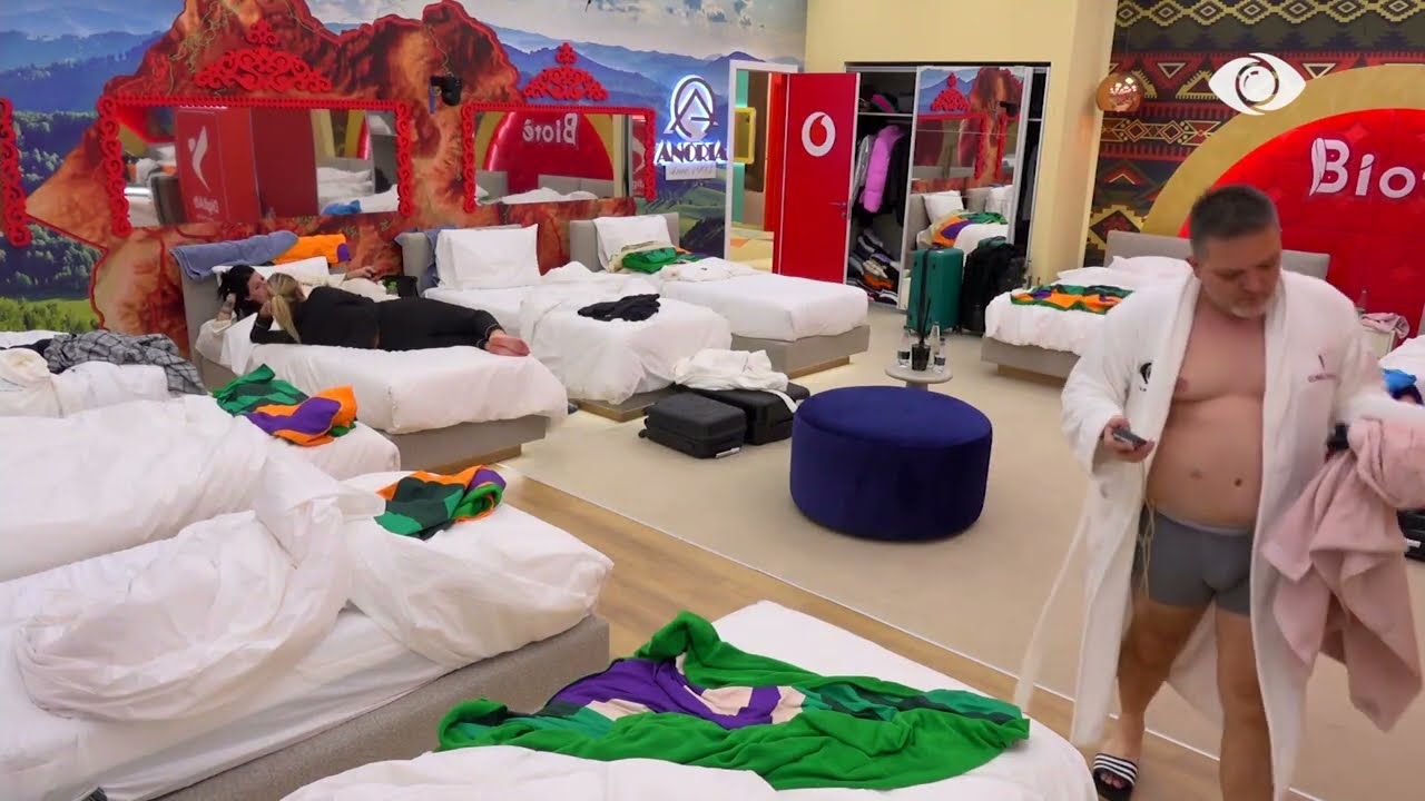 Çfarë numri.../ Ledjona shkëmben batuta me Julin