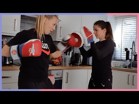 🎥 Day in the life vlog with Beth Mead and Daniëlle van de Donk! #TrainAtHome