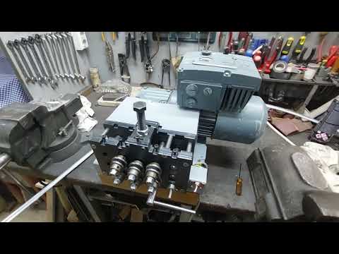 Roll bending machine