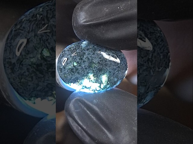 حجر عقيق طحلبي مشجر طبيعي