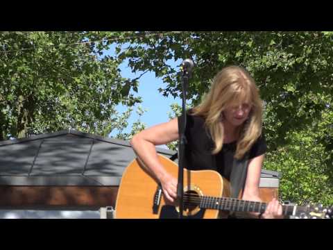 Angie Palmer vidéo 4 à lencloitre le 15 juin 2013