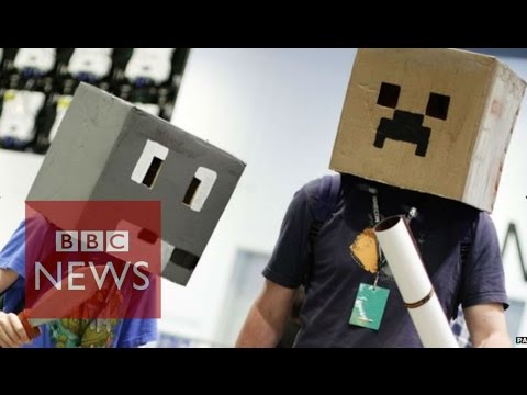 Minecraft: Hololens preview for the fans at Minecon 2015- BBC News