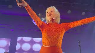 Carly Rae Jepsen - Feels Right (Live) [Dedicated Tour 2019]