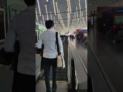 É bom ver as partidas internacionais do aeroporto de Pudong bastante movimentadas