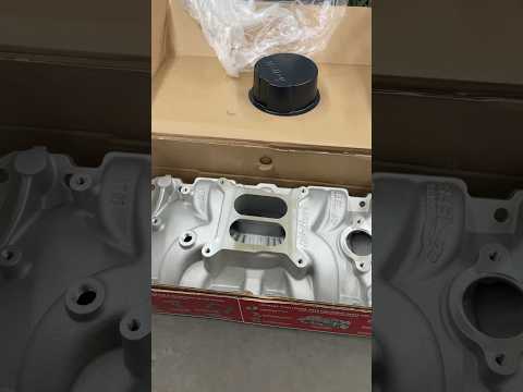 This can’t be right can it? Holley 4 barrel carburetor and Edelbrock intake small block Chevy