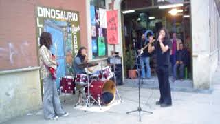 CANCIÓN SIN NOMBRE   EN VIVO  (Librería Dinosaurio 2005)
