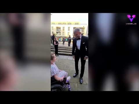 David Beckham le da una sorpresa a una niña con discapacidad