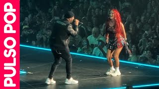 KAROL G &amp; NICKY JAM cantan BUSCARTE en vivo 🔥 | STRIP LOVE TOUR (Miami)