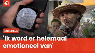 Hans Rutjes van Circus Tijdgeest onderscheiden met Enschede-penning bij jubileumvoorstelling
