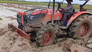 Download lagu Amazing Tractor Kubota M6040 SU at Country Side in Cambodia - ត្រាក់ទ័ររុញភ្លឺស្រែ #KhmerAgriculture mp3