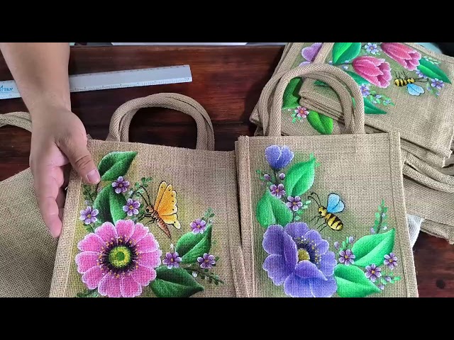 Vídeo relacionado con Letras Personalizadas Tote, Bolso Tote de Mujer con Inicial y Flores Bolsa de Compras con Bolsillo Interior, Alfabeto Bolso de Cosméticos Regalos para Damas Amigas Mamá Regalo de Cumpleaños Boda (I)