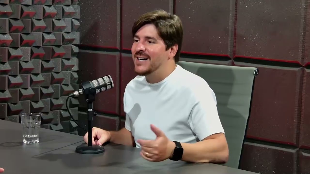 Neste vídeo exclusivo, *Zico Zortea* entrevista **João Barros**, o proprietário da renomada **Agência Renca**