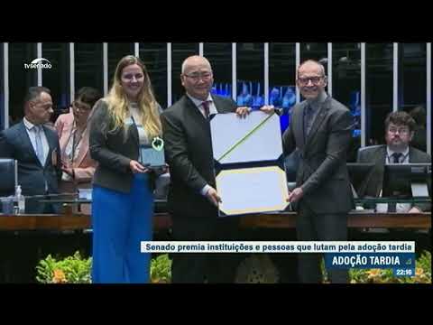 Ações que promovem 'adoção tardia' são reconhecidas em premiação do Senado