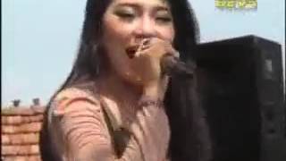 VIA VALLEN ~ MINYAK WANGI