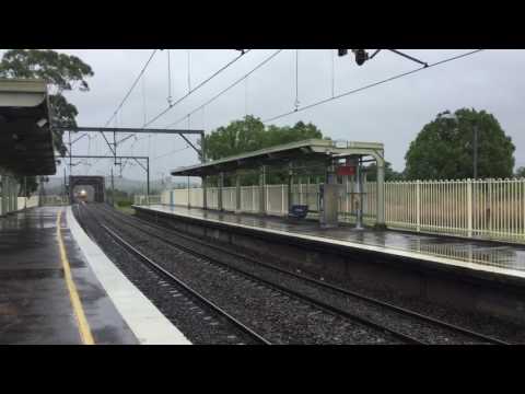 8044 throttles solo with an Empty ballast through Cockle creek 2015