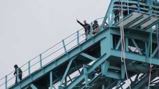 preview picture of video 'Martys Birthday Bungee Jump @ Titan Crane Clydebank'