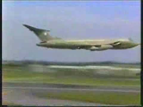 Handley Page Victor Very Low Pass