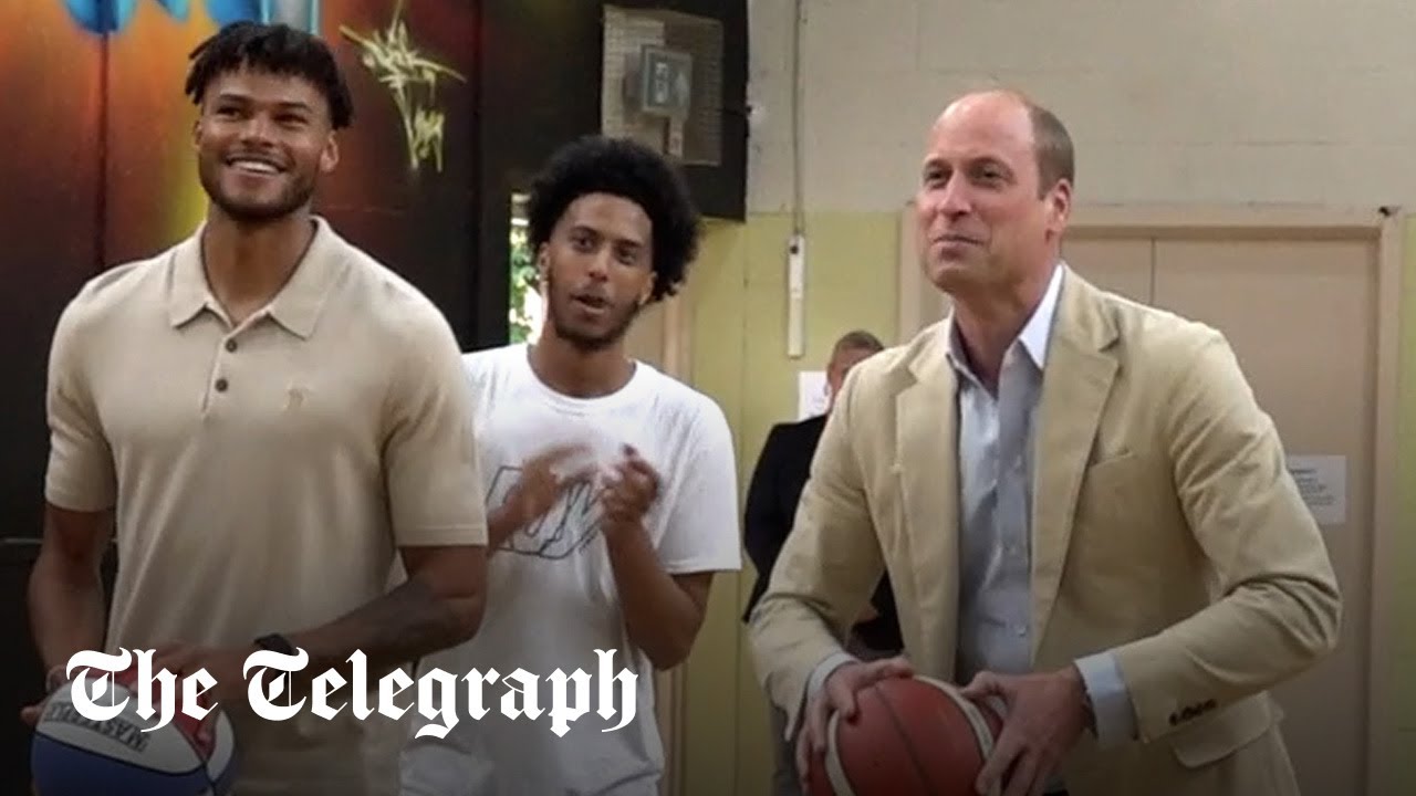 Watch Prince William shoots hoops with Tyrone Mings(02)