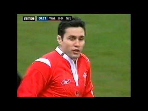 Stephen Jones playmaking and tactical kicking vs New Zealand 2004