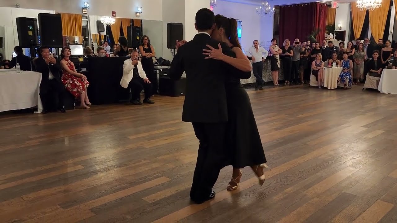 Argentine tango: Virginia Gómez & Christian Márquez “Los Totis" - Mentías