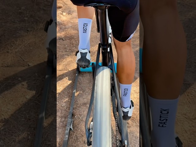 Vídeo relacionado con Pack Calcetines, 4 pares de Calcetas Deportivas para Mujeres y Hombres, Calcetines Deportivos a Rayas 5.5-9, Calcetines Deportivos Retro Casuales de Algodón, Blanco, Talla Única