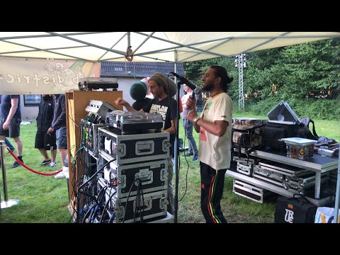 Tjotjo Soundsystem ft ozzie dee & don faayaz- Bogle Dubwise & Tune @ outdoor session (nl) 100722