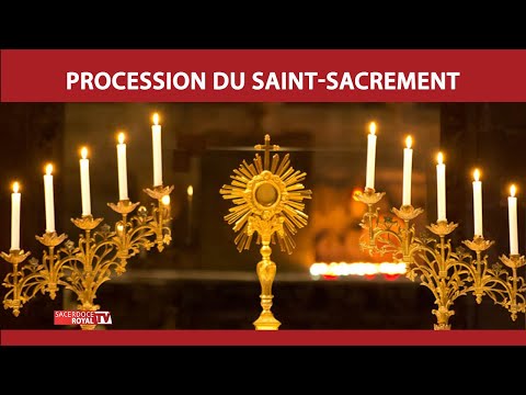 Procession du Saint-Sacrement avec le Père Norbert-Eric ABEKAN