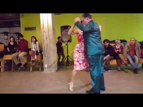 Baila Mariana Alejandra & Victor Cavieres - Milonga Callejera 17/6/2017