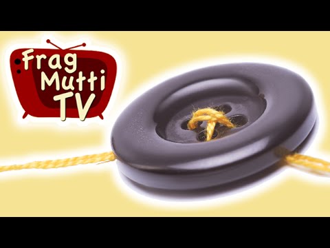 Knopf mit Nähmaschine annähen - so geht's | Frag Mutti TV
