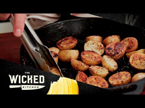 Crispy Black Pepper Cast Iron Potatoes Ready in Under 20 Minutes — No Oven Alone Required
