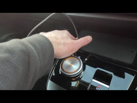 MG4 EV Centre Console Phone Charging Cable Routing