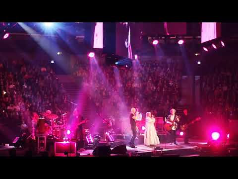 Juha Tapio ja Ellinoora, Hiljaisii Heeroksii @ Hartwall-areena 7.12.2019