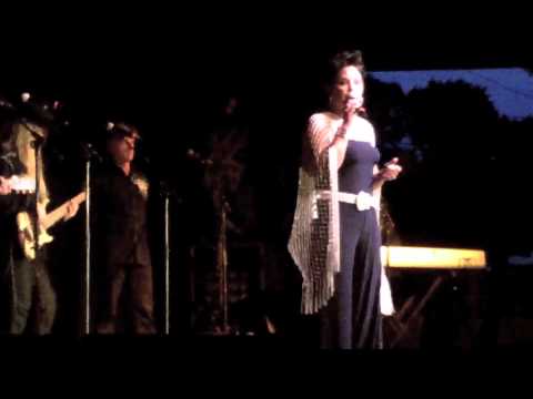 Loretta Lynn invites Kelly Lang to sing GoodBye Darlin at Conway Twitty tribute