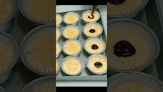 CUPCAKE DENGAN ISIAN BLUEBERRY DAN STRAWBERRY ENAK BANGET